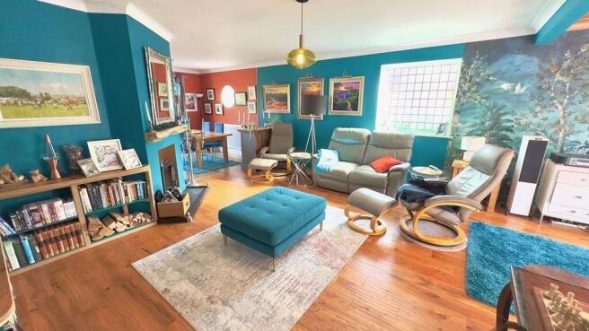 Lounge/Dining Room