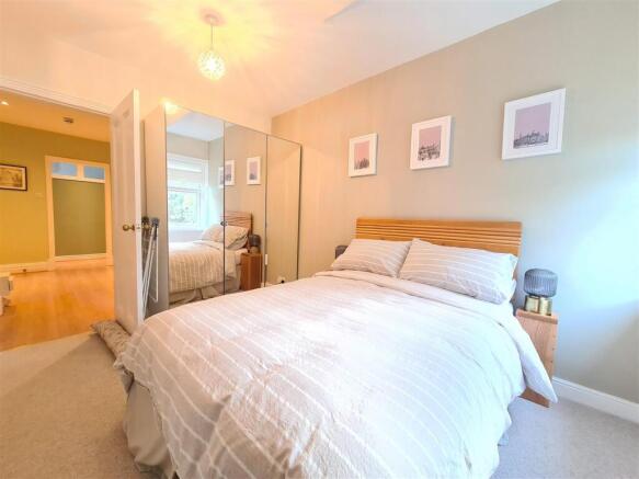 2 bed Apartment for sale Image 6
