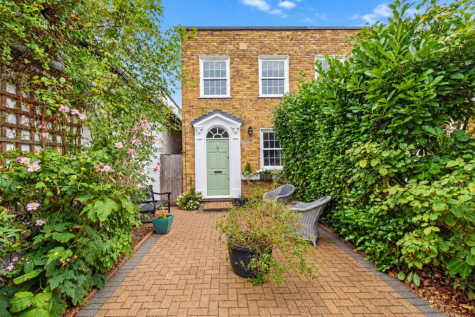 North Worple Way, London