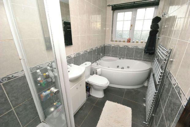 En-Suite Bathroom