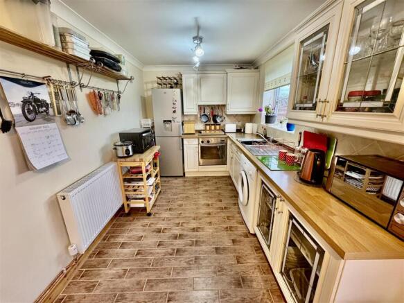 Kitchen/ Dining Room