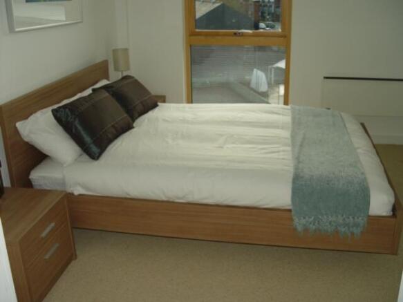 2 bed Penthouse to rent Image 5