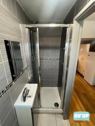 1 bed House Share to rent Image 6