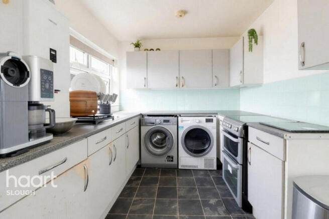 Montem Lane, SLOUGH photo 3