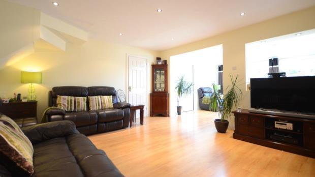 Lounge 1