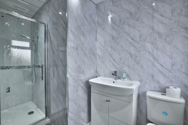 ensuite.jpg