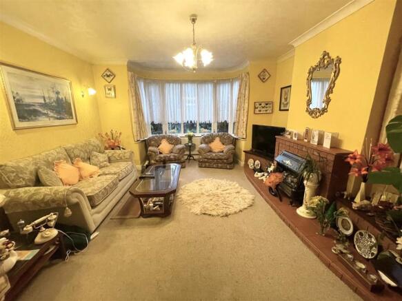 DOUBLE ASPECT LOUNGE :