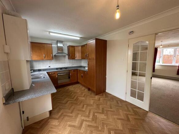 KITCHEN/DINER: