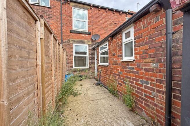 2 bed Terraced to rent Image 10