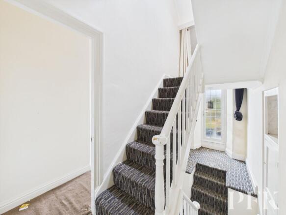 FIRST FLOOR LANDING