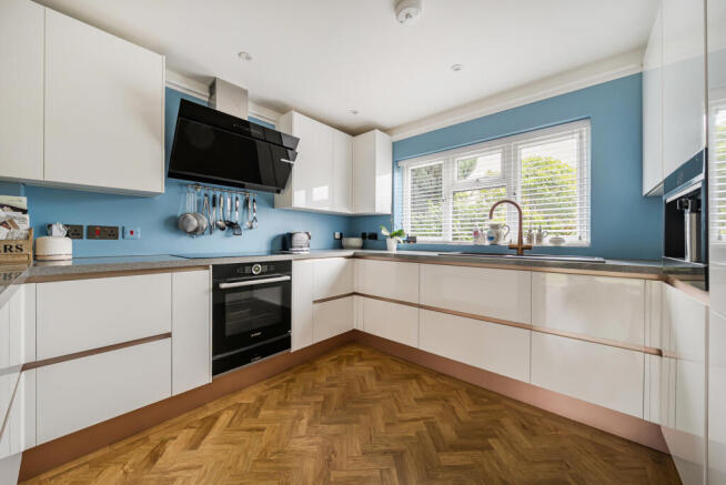 1397325-16-696e79...