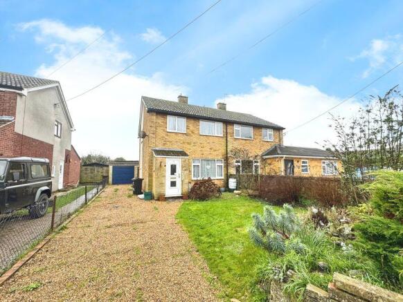3-bed semi-detached on Wivenhoe Road, Alresford, CO7, £300,000
