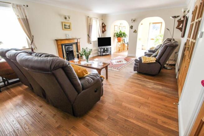 Lounge/Dining Room