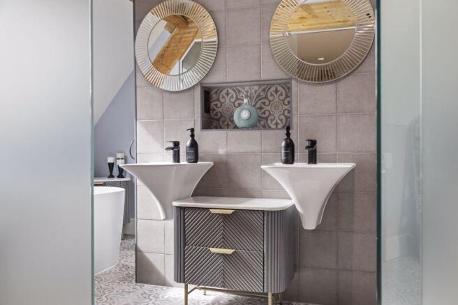 Bed1-Ensuite