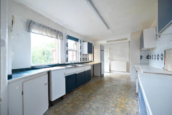 3 bed Semi-Detached for sale Image 6