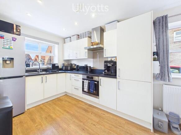 3 bed Semi-Detached for sale Image 6