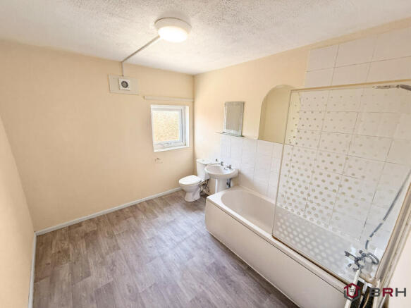 2 bed Terraced to rent Image 6