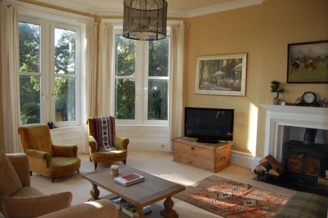 SITTING/DINING ROOM