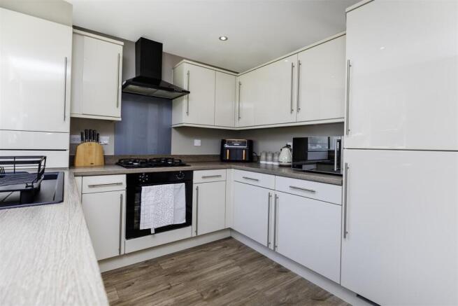4 bed Detached for sale Image 12