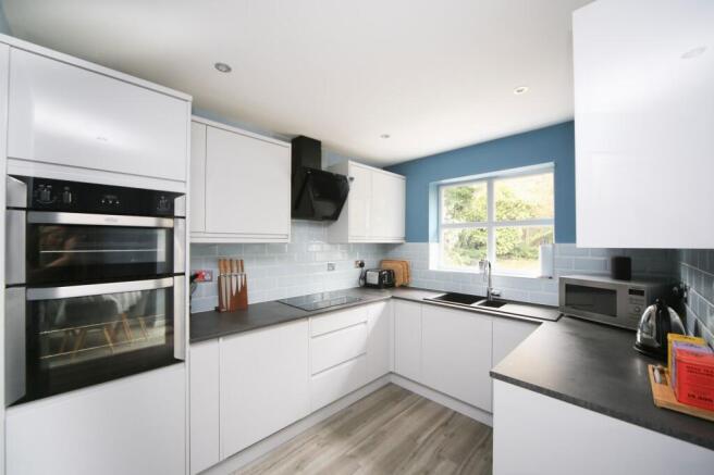 4 bed Detached for sale Image 8