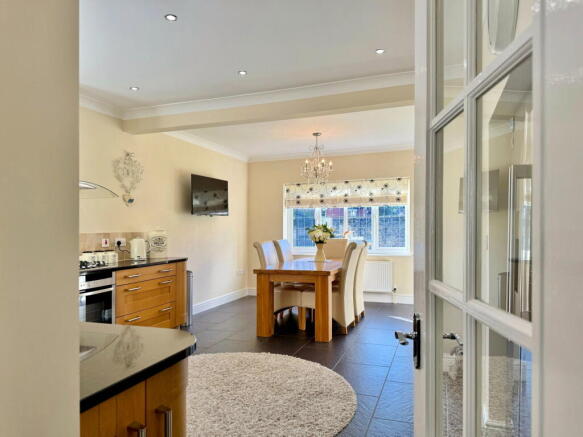 4 bed Detached for sale Image 10