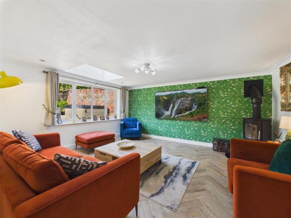 4 bed Detached for sale Image 8