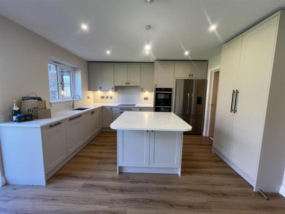 2 - Kitchen.jpg