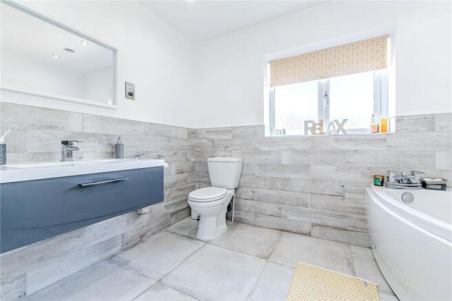 4 bed Detached for sale Image 10