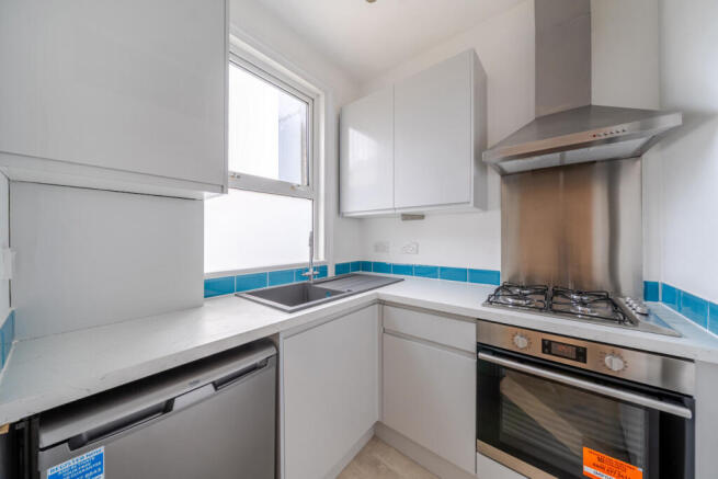 1447353-7-69de3c5...