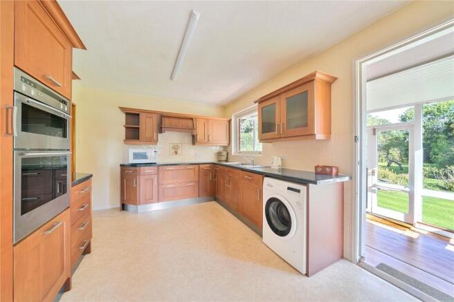 Burley Close, Loxwood, RH14 photo 2