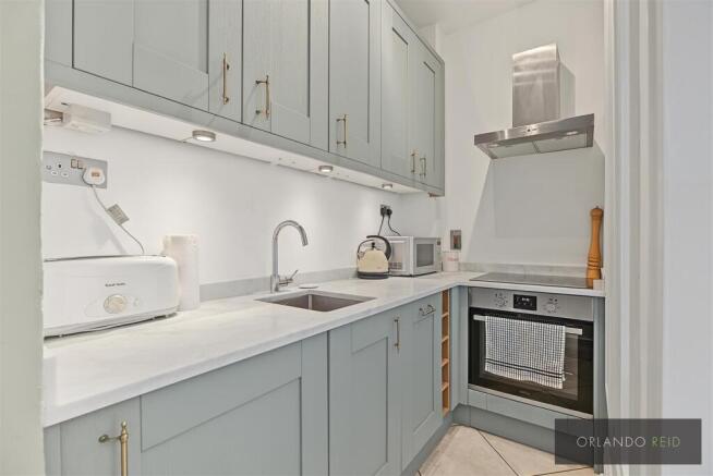 Flat C, 198 Broomwood Road SW11 6JY-2.jpg