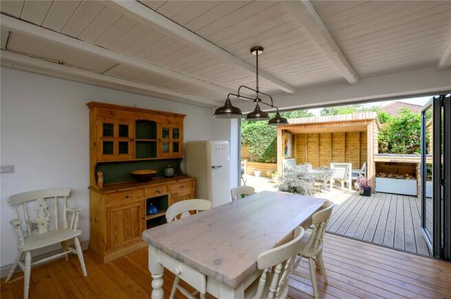 4 bed Bungalow for sale Image 10
