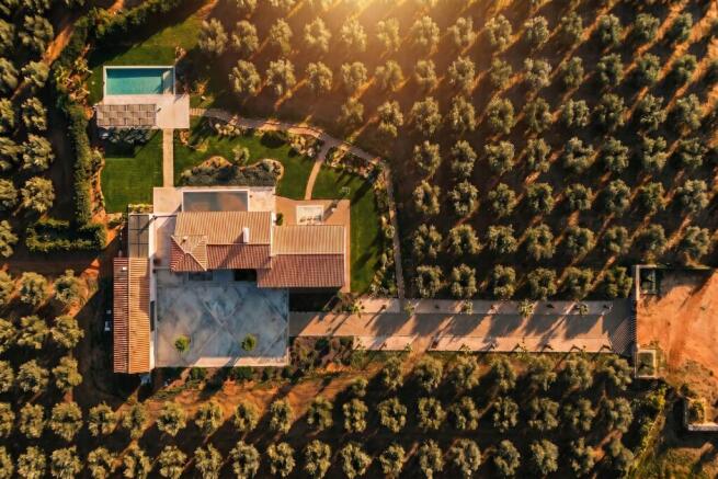 Impressive bird¿s-eye view over the entire estate