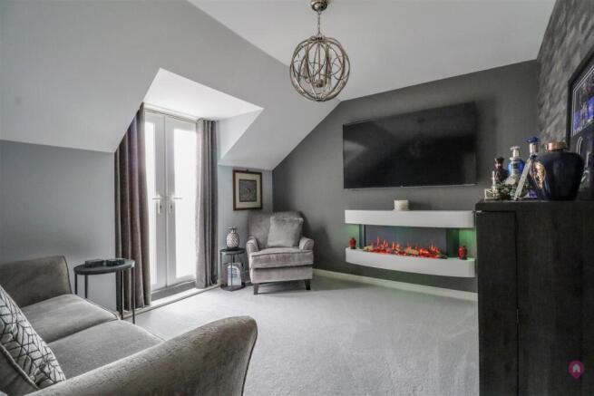 2 bed Flat for sale Image 4