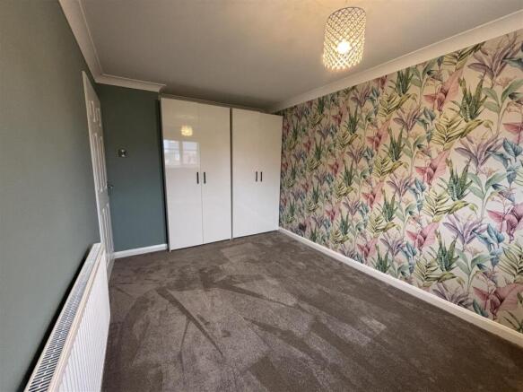 3 bed Semi-Detached to rent Image 12