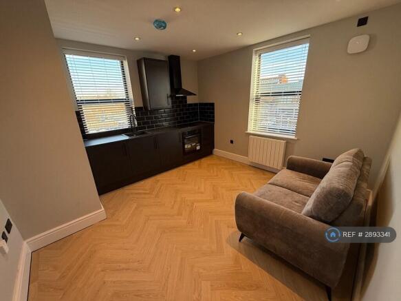 1 bed Flat to rent Image 2