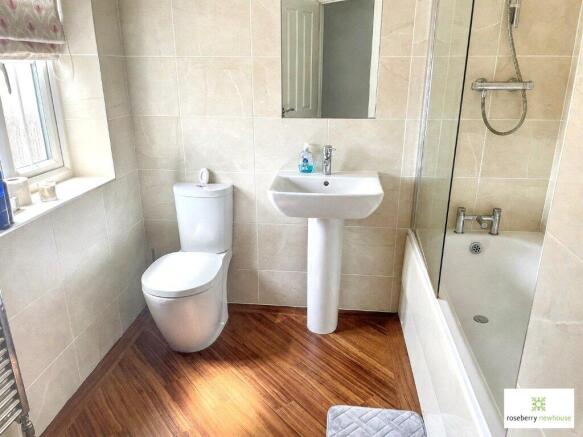 4 bed Detached for sale Image 10