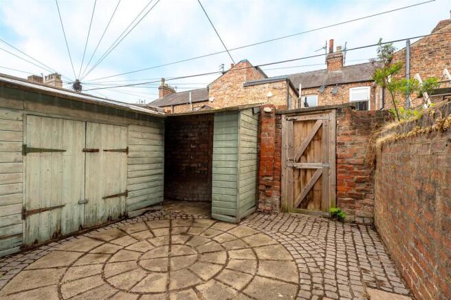 3 bed Terraced for sale Image 9
