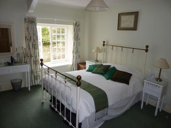 DOUBLE BEDROOM