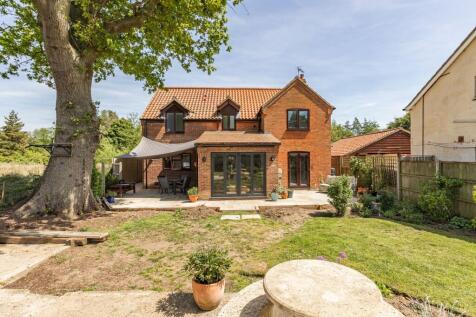 Beautifully Extended Detached Home in Saham Toney