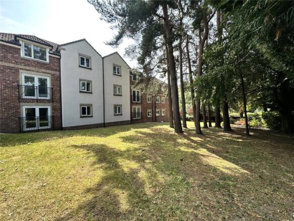 2 bed Apartment to rent Image 9