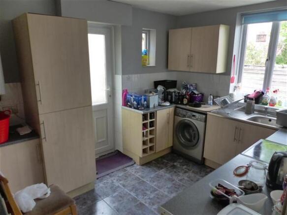 KITCHEN/BRREAKFAST