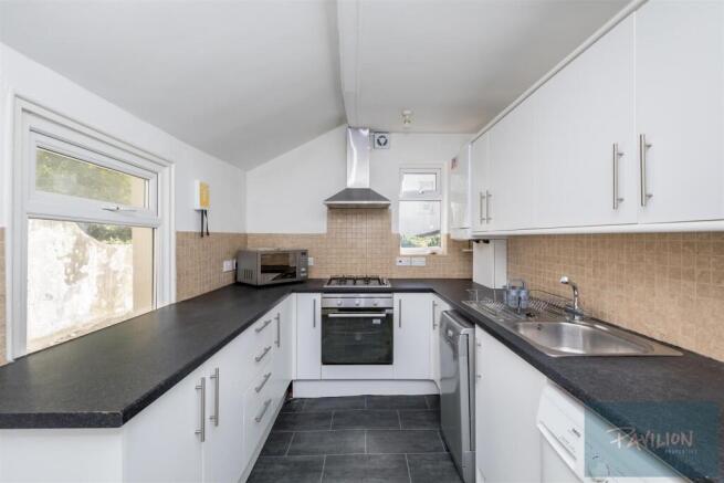 125 Kitchen.jpg