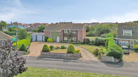 A Rare Double Plot with Carriage Driveway in Hunstanton