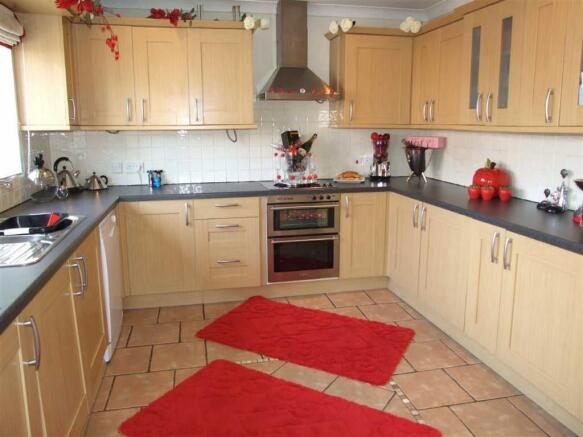 MODERN KITCHEN