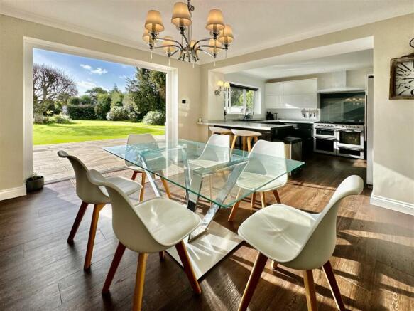 Dining Area.JPG
