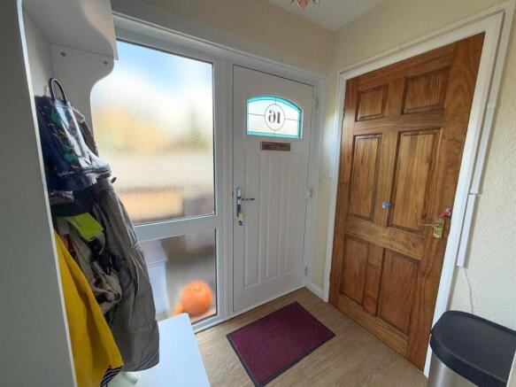 3 bed Semi-Detached for sale Image 9