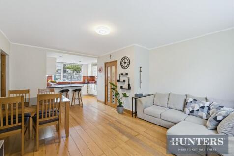 85 Brent Lea, Brentford, Middx, TW8 8JE