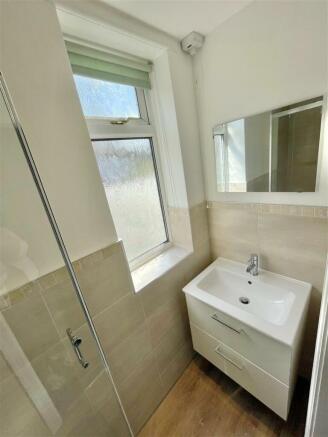 Bedroom 1 En Suite 1.jpg