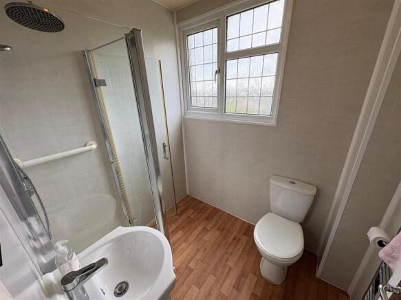 4 bed Detached for sale Image 12